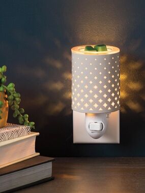 NIB! Scentsy Light From Within Warmer